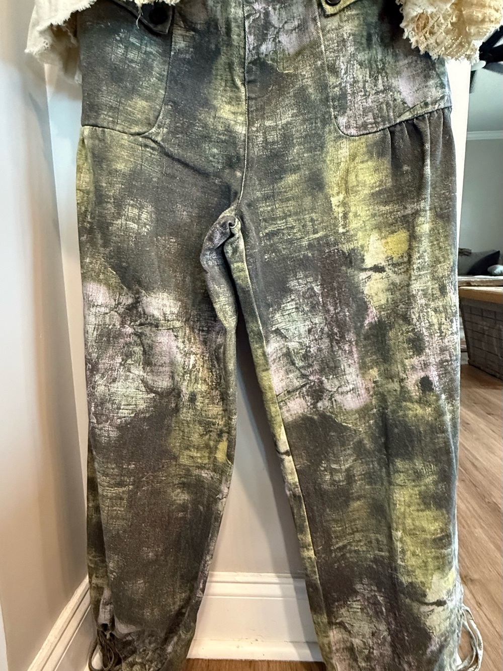 Abstract Green & Gray Drawstring Pants